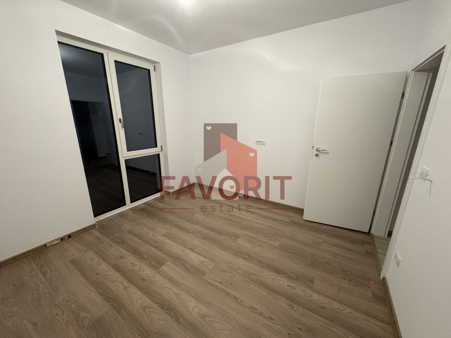 Disponibil imediat. 1 loc de parcare in CF. TVA 21% inclus. - Poză 12