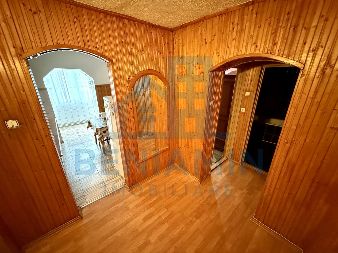 2 camere - etaj 1 - 50 mp - centrala proprie - 1981 - Florilor - Poză 3