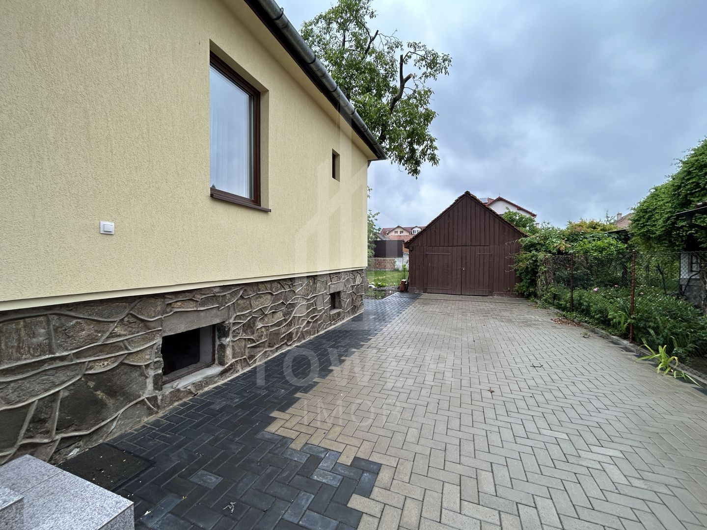Casă de închiriat curte proprie, subsol pod, garaj - Central - Poză 6