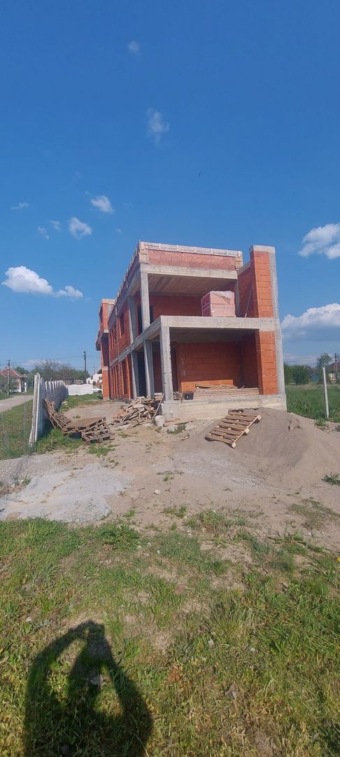 Vând casă în roșu la Viile Satu Mare - Poză 4