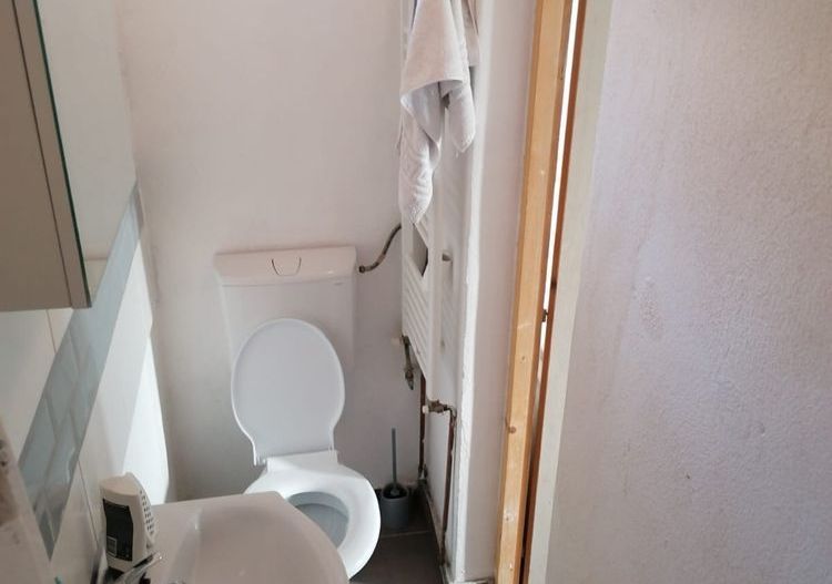 Apartament 1 camera Dambovita curte comuna - Poză 7