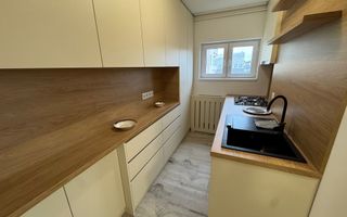 Apartament cu 2 camere, 60mp, decomandat, Zona Central - Poză 7
