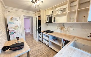 Apartament decomandat cu 3 camere si 2 bai in zona Soarelui - Poză 8