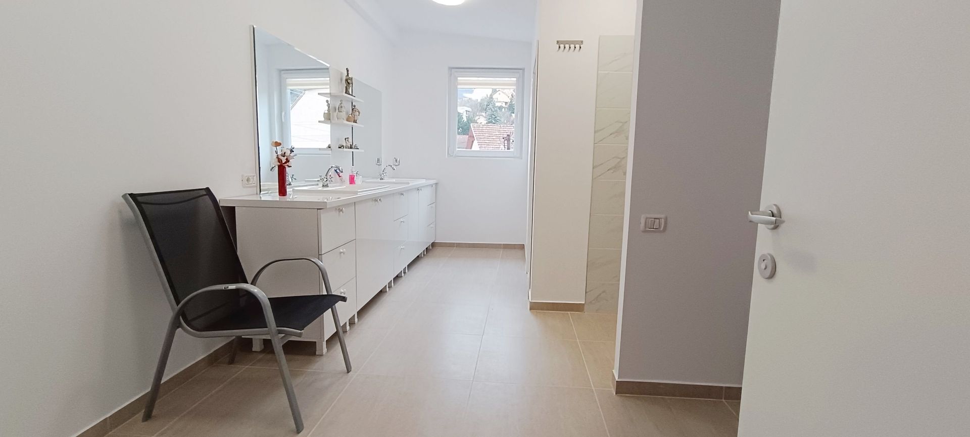 Apartament modern in vila-100mp - Poză 8