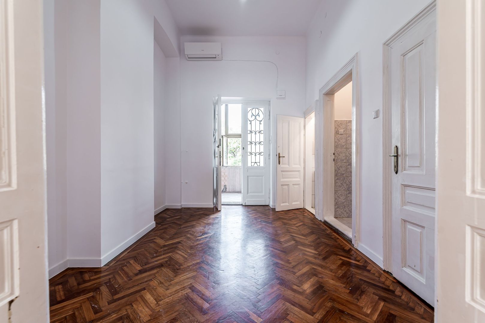 Apartament spațios cu 2 camere, situat pe strada Mețianu - Poză 3