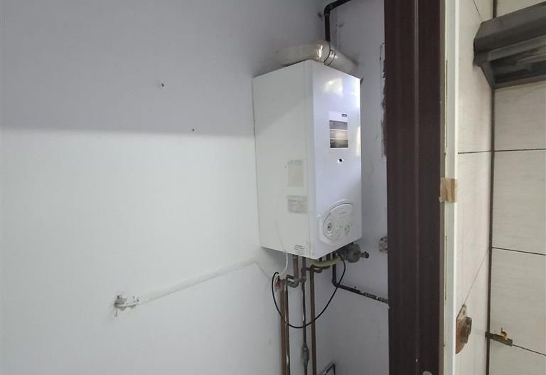 3 camere zona G. Lazar centrala. parter - Poză 6