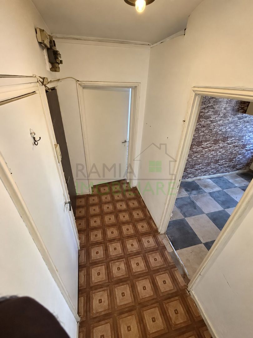 Apartament 3 camere Tractorul, ideal pentru renovare și personalizare - Poză 5