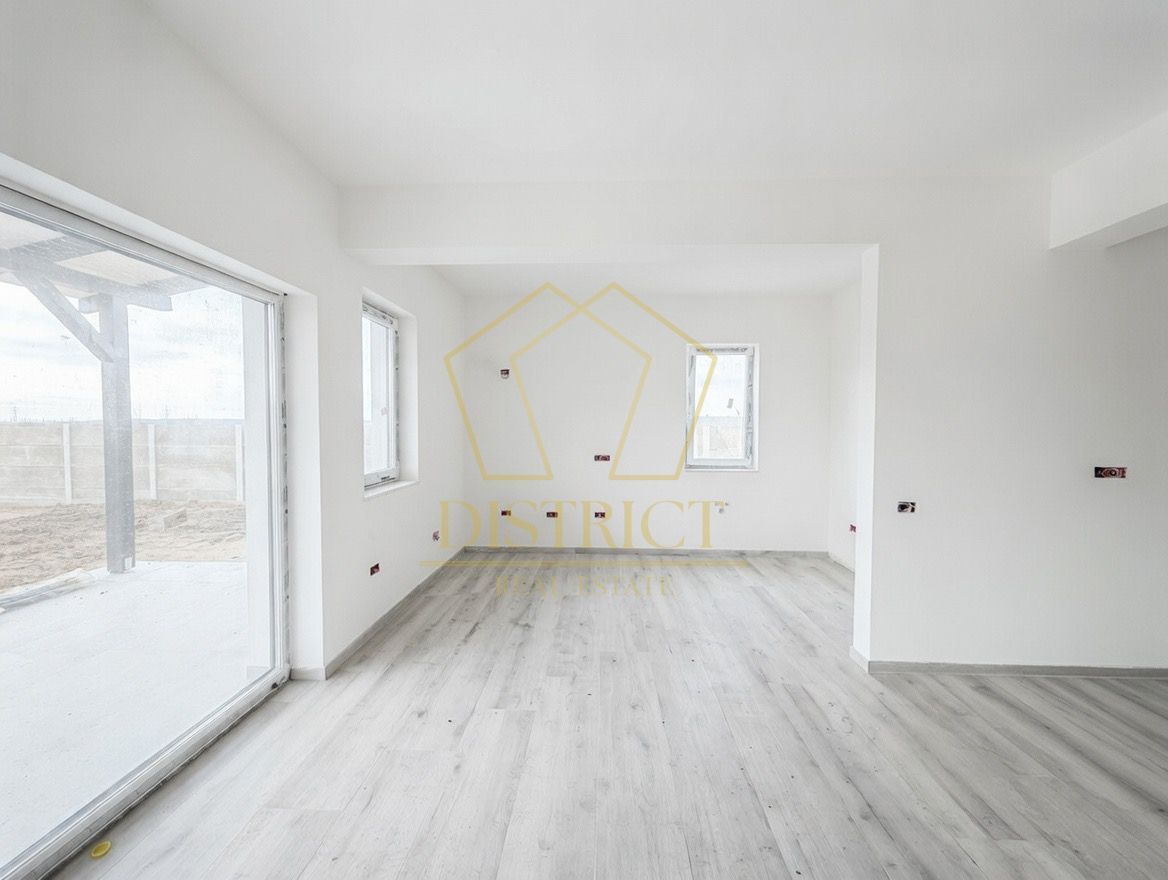 Duplex despartit prin camera tehnica, 5 camere, asfalt | Giarmata Vii - Poză 9