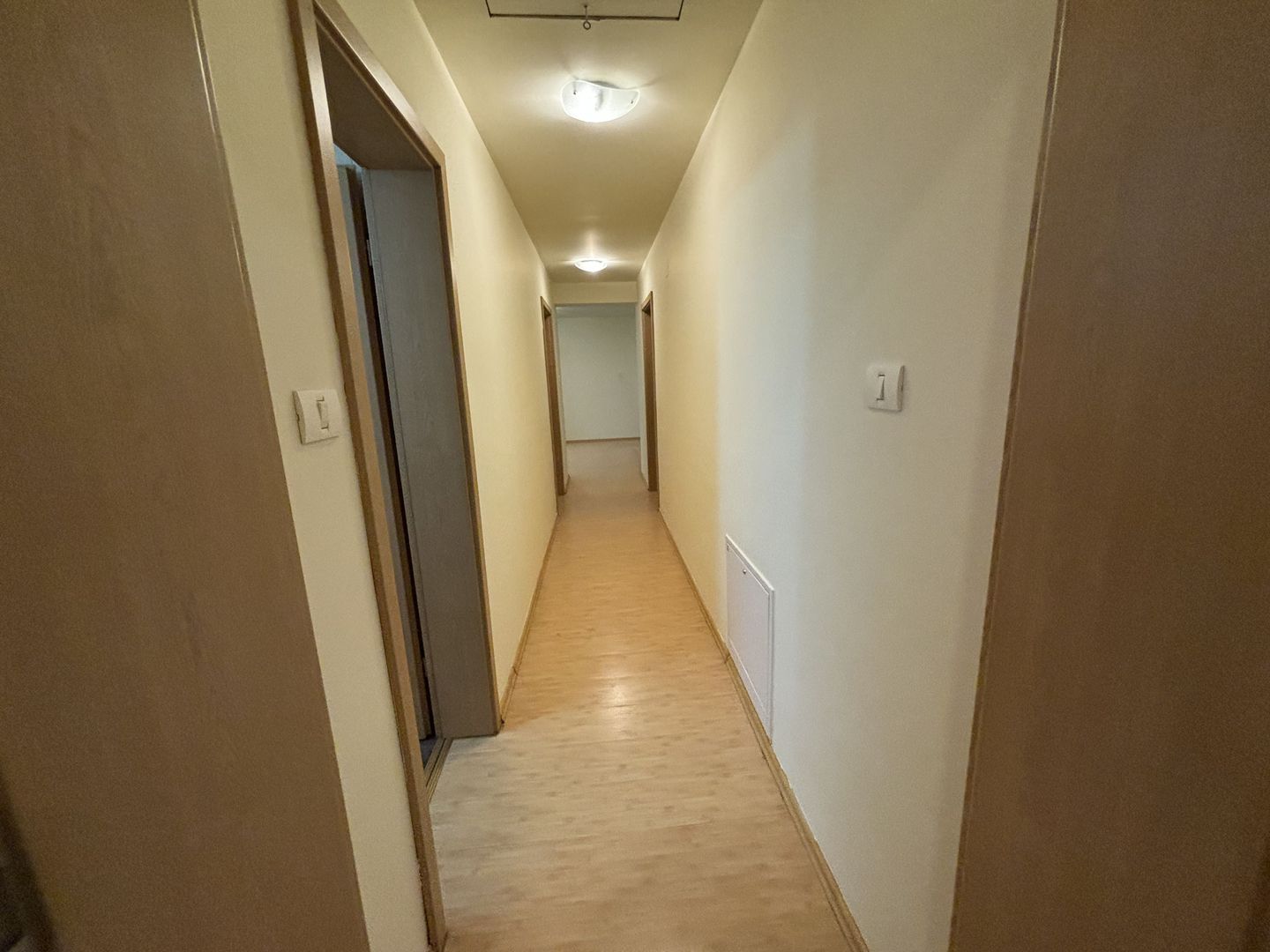 Vila spatioasa ideala pentru diferite activitati sau ptr.locuit -NEMOBILATA - Poză 8