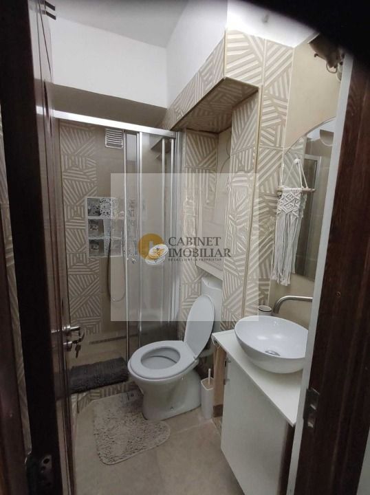 Piata Romana metrou - vedere catre bulevard - Poză 6