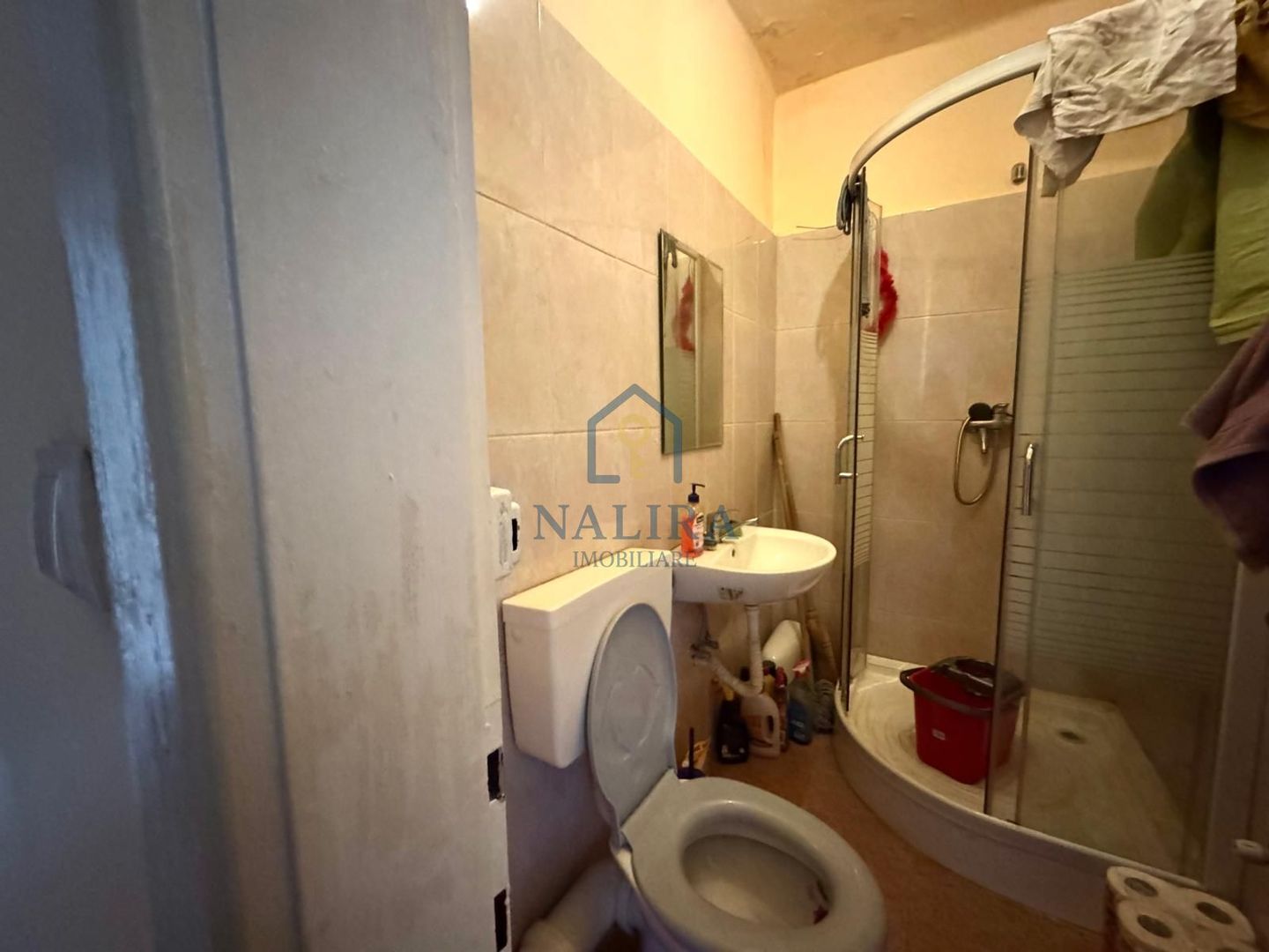 Vanzare apartament - Piata Revolutiei - etaj 1 cu 2 camere - Poză 4