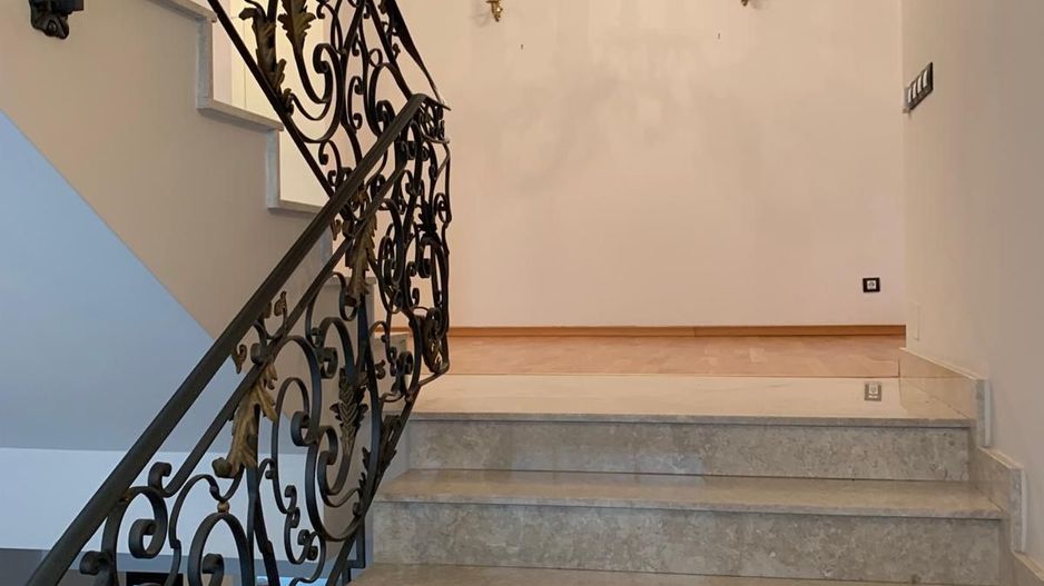 Vilă Individuala spațioasă | Locație premium - Poză 12