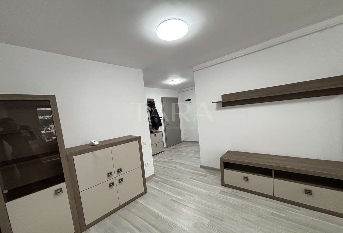 Apartament modern cu 2 camere, terasă generoasă și parcare subterană. - Poză 3