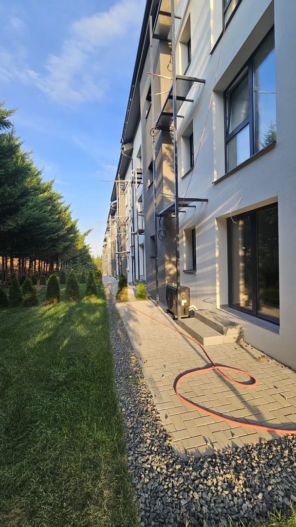 Apartament modern 3 camere 2 bai  terasa acoperita etaj 1 in Cristian - Poză 13