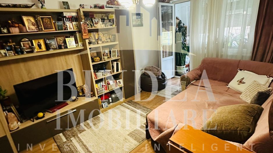 Apartament 2 camere decomandat etaj intermediar, centrala+ clima - Poză 1