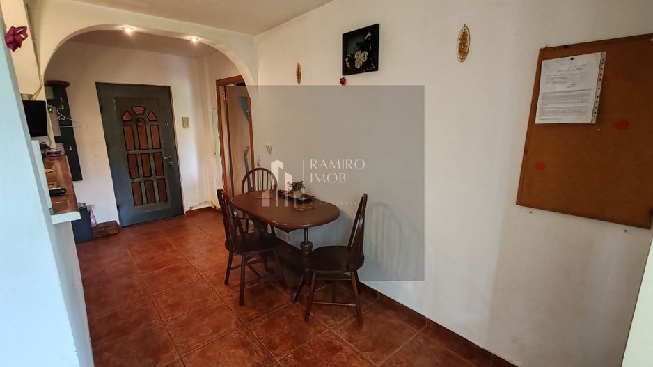 Apartament 2 camere, str Vicina, decomandat, 61 mp - Poză 6