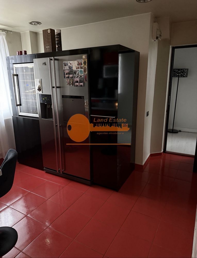 Apartament spațios în vilă | Piața Muncii | Curte proprie & garaj - Poză 3