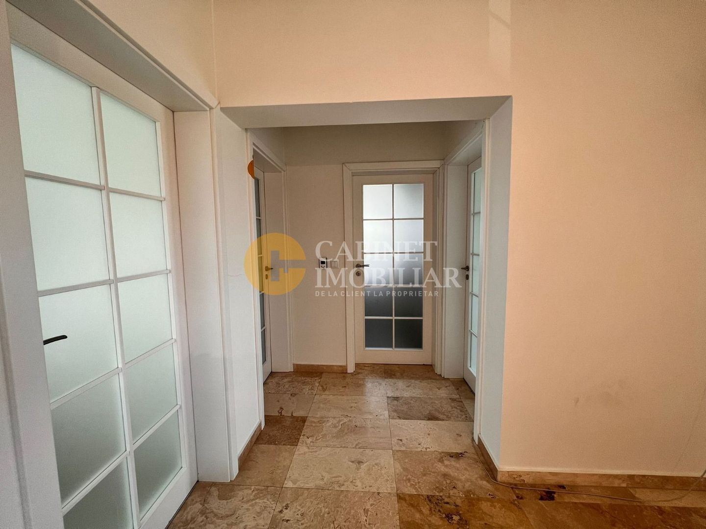 Casa PREMIUM 4 camere 2 bai - Garaj - MOBILATA complet - Poză 16