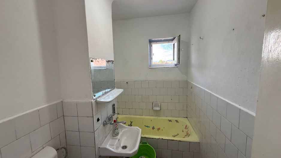 Garsonieră 27 mp cu balcon - etaj 2 - nemobilata -bloc an 1980 - Poză 8