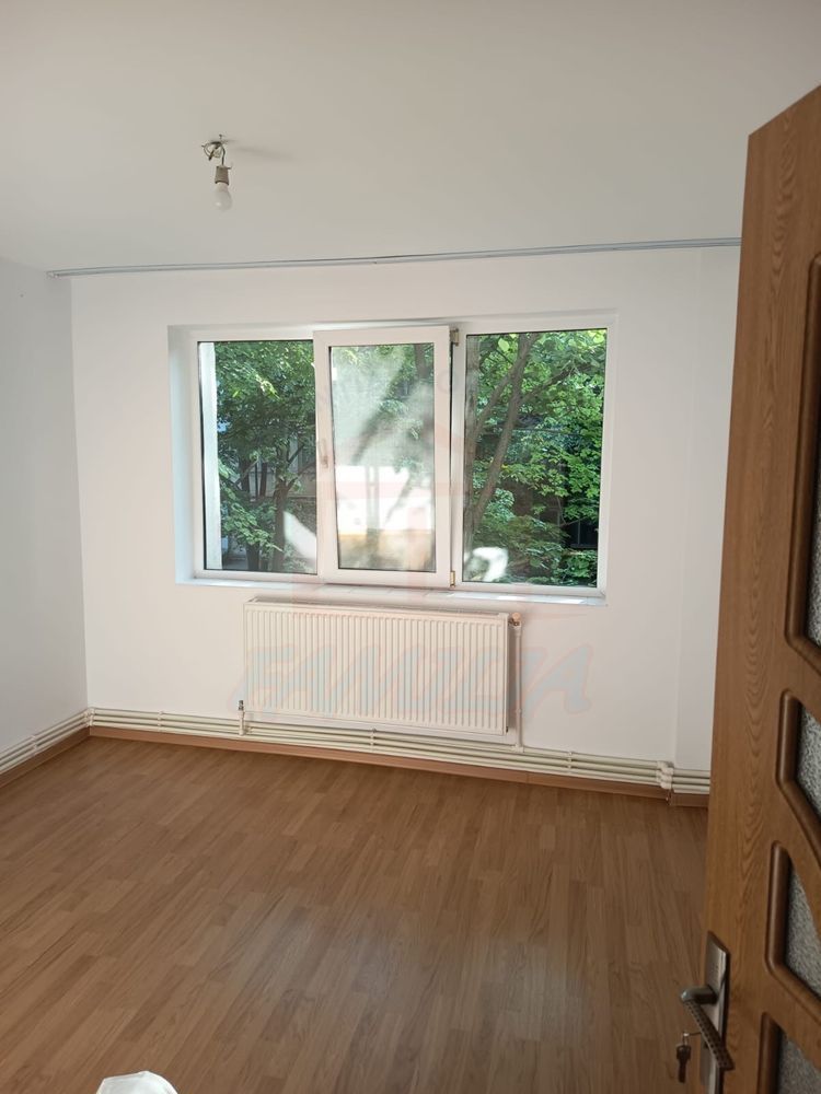 APARTAMENT CU 3 CAMERE DE VÂNZARE | MICRO 17 - Poză 1