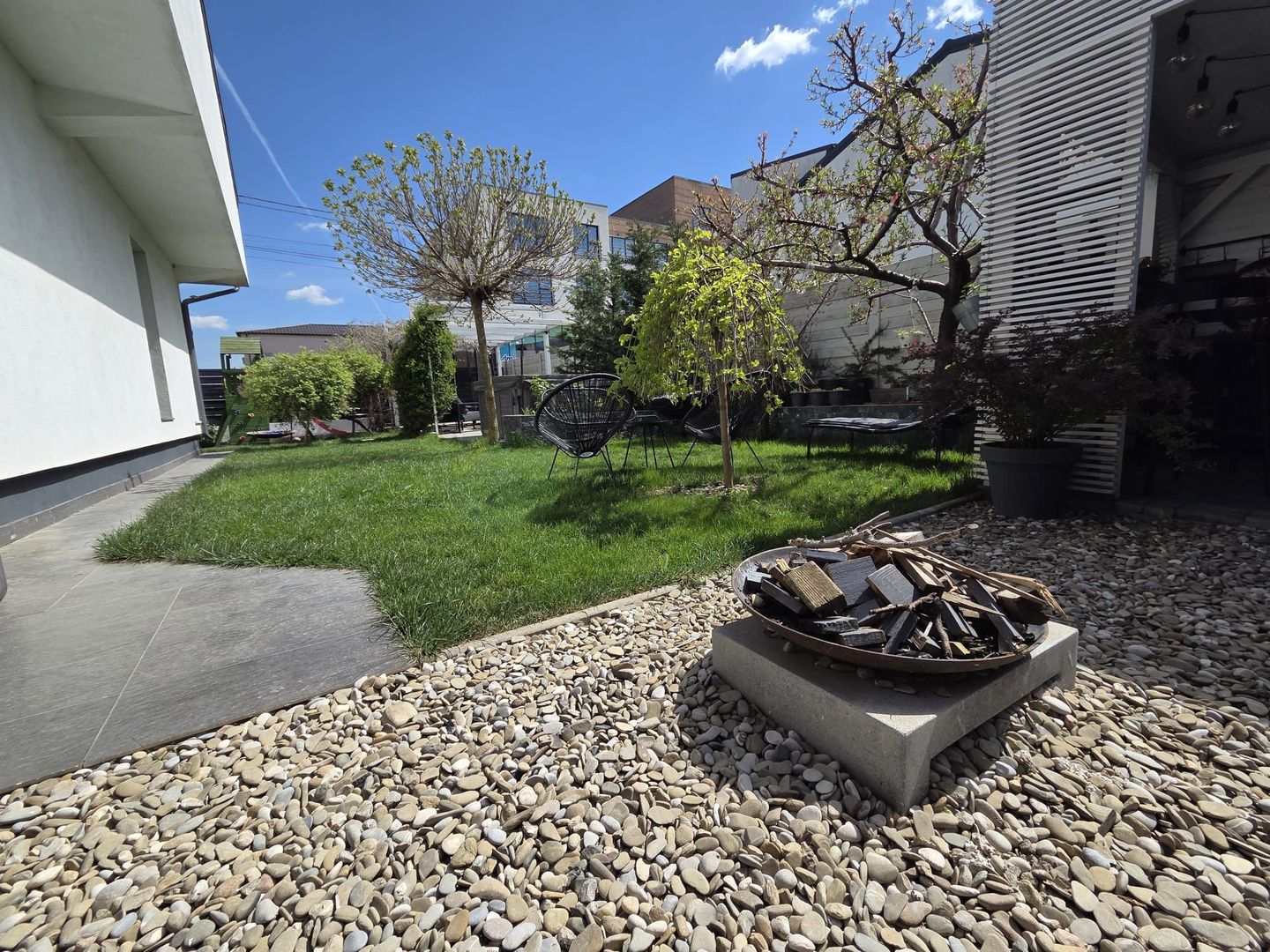 Casă modernă de vânzare în Tunari – Jacuzzi | Foisor | Panouri fotovoltaice - Poză 1
