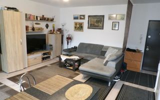 Apartament cu 3 camere de vânzare, Floresti - Poză 1