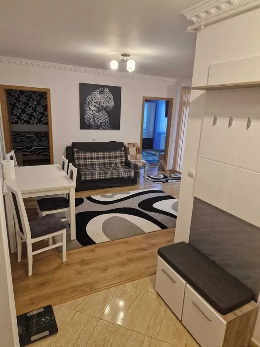 Apartament cu 3 camere in zona centrala - Poză 1