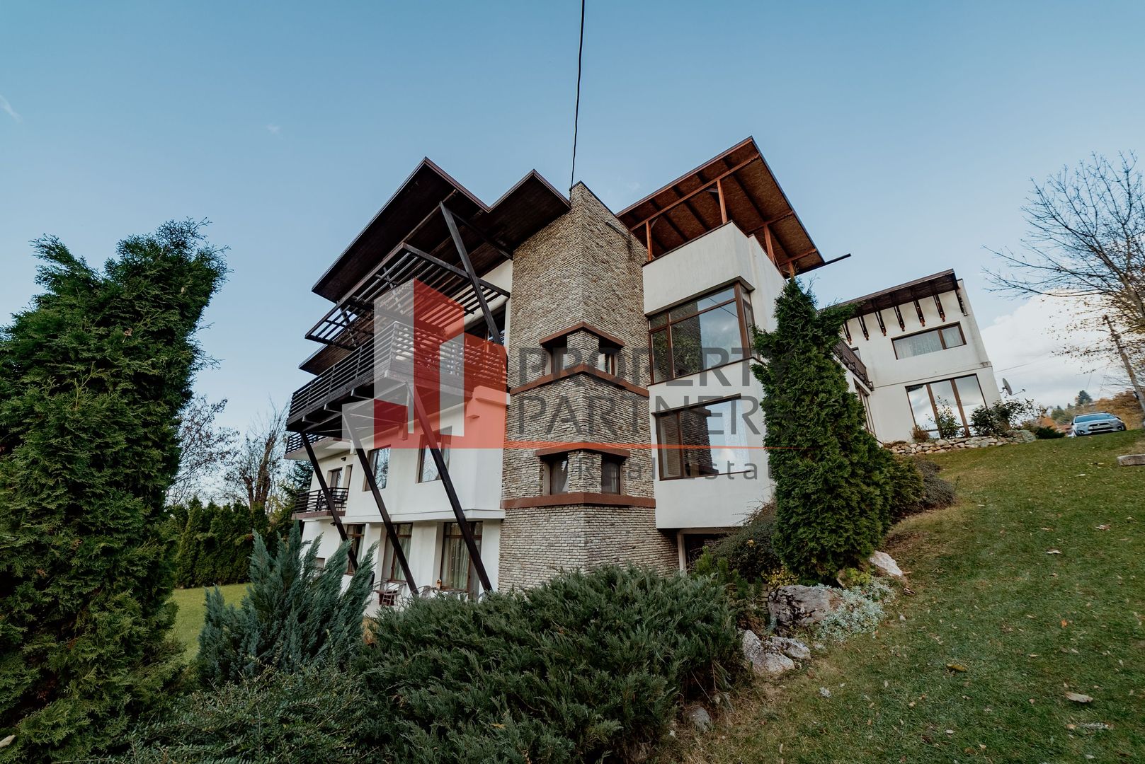 Pensiune  în Bran, sat Poarta – Afacere la cheie, locație premium - Poză 1