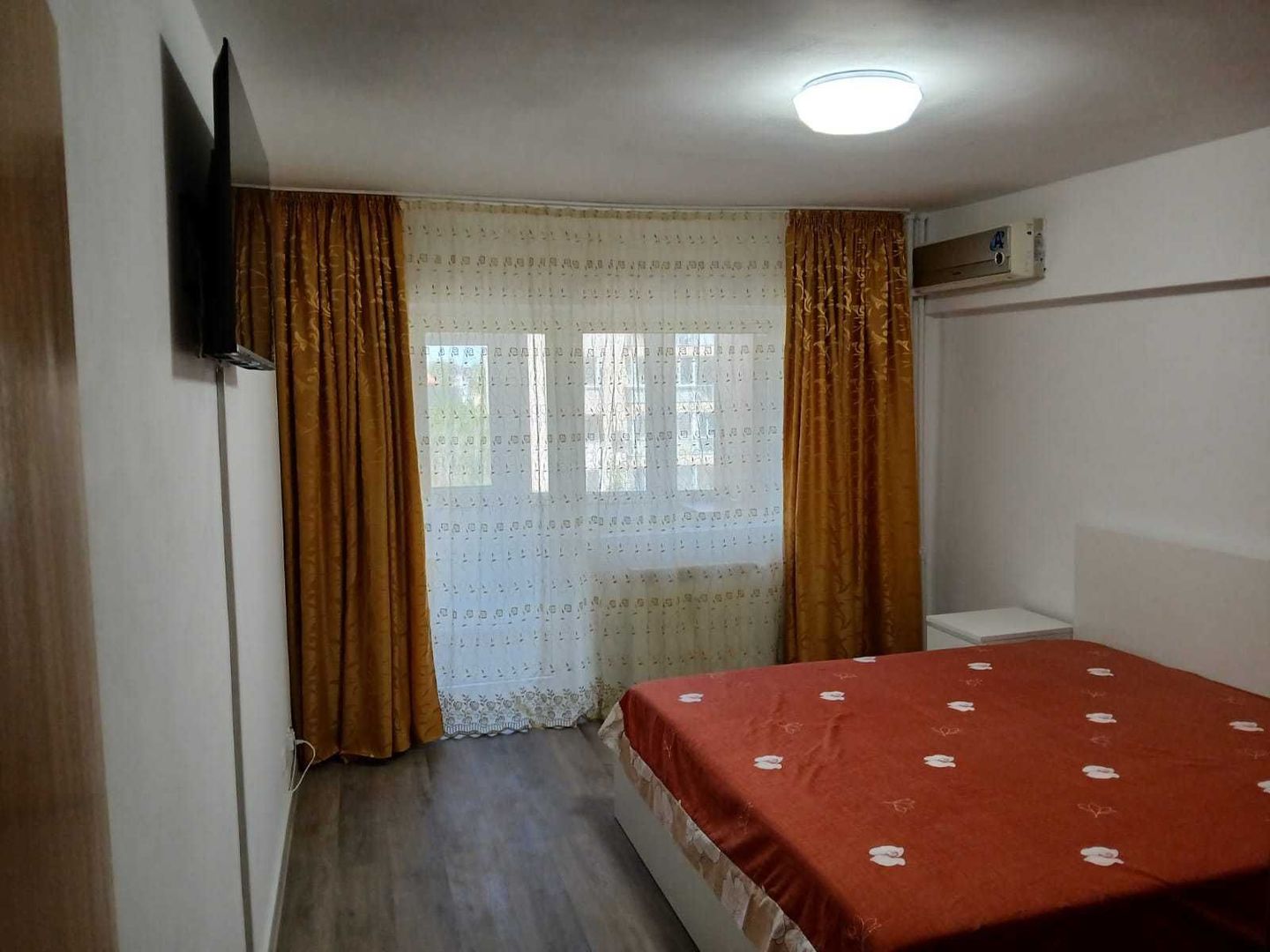 Închiriez apartament 3 camere modern, Unirii, luminos - Poză 1