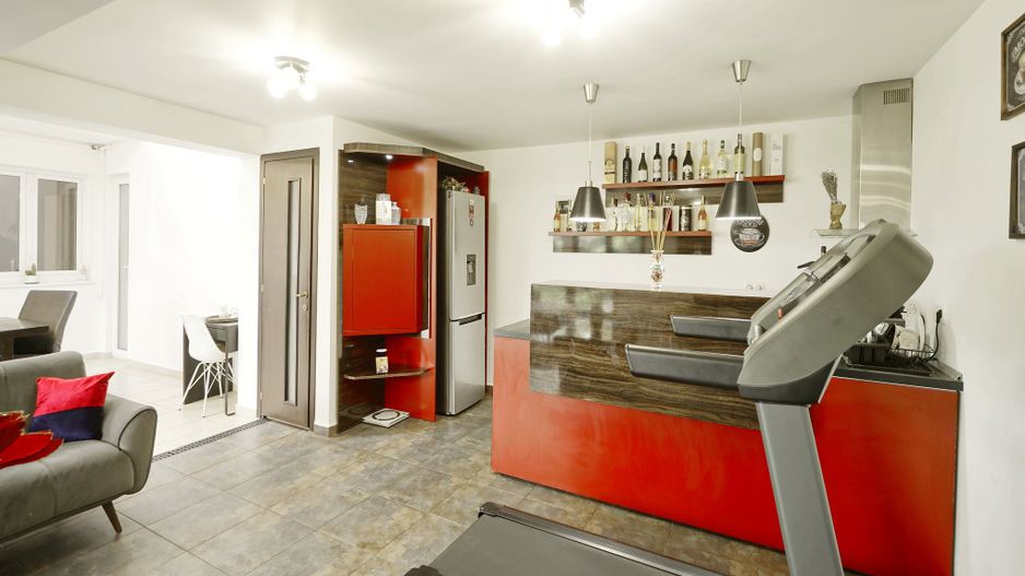 Brancoveanu  P+2, 8 cam, 6 dormitoare, 6 bai, 3 garaje teren 650 mp - Poză 10