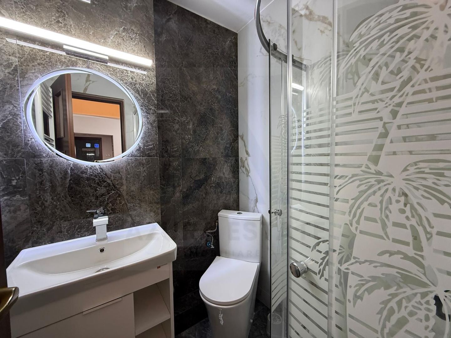 Apartament 4 camere 2 bai 2 balcoane decomandat Etaj 2/4  Valea Aurie - Poză 11