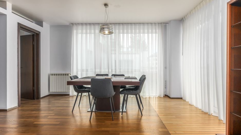 4 camere| semineu| piscina interioara | sauna | sala de sport| parcare - Poză 7