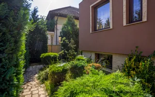 9 camere, 5 bai, spatiu hobby, gradina, garaj,locatie buna - Poză 26
