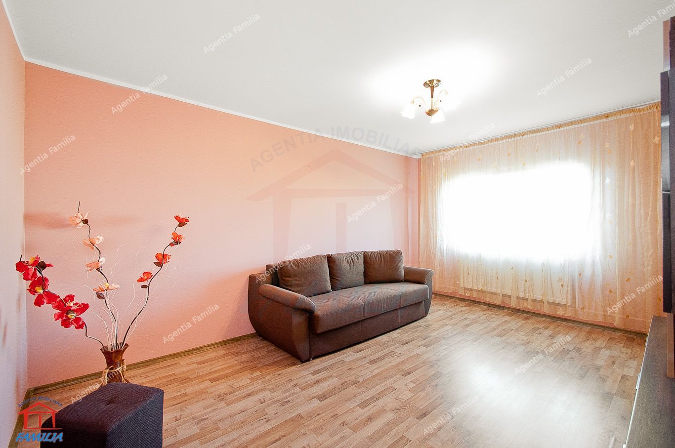 De vanzare apartament 2 camere Micro 39, etaj 3 - Poză 1