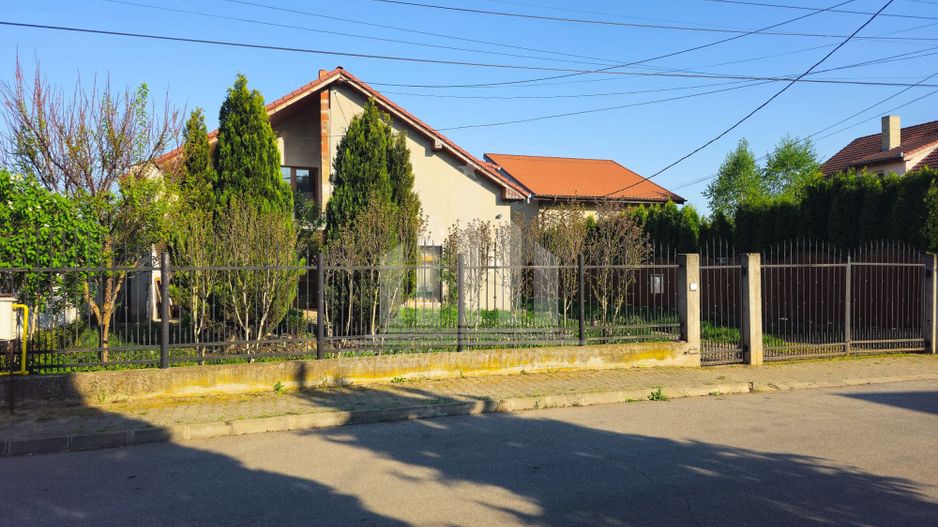 Casa individuala de vanzare, Cetate - Poză 1