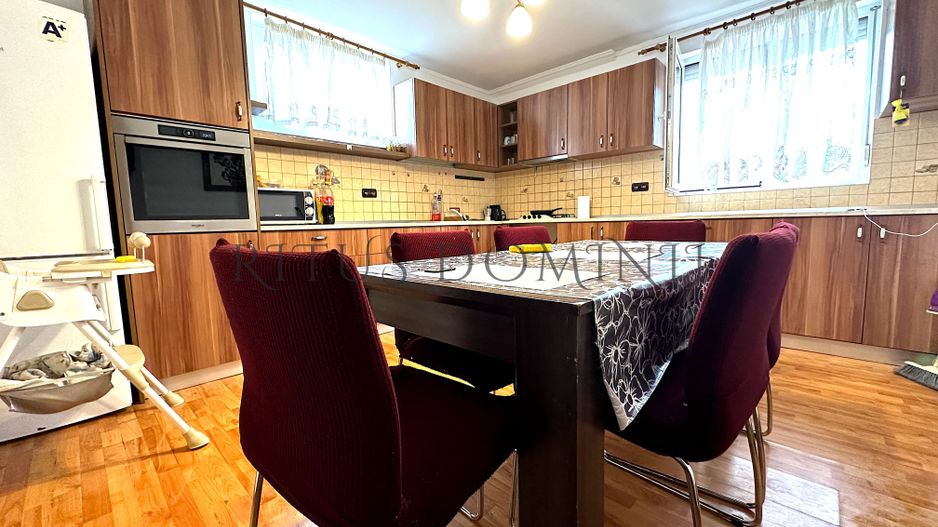 Vila Superba cu 6 Camere, Amenajata Echipe Muncitori, Oncea, 200mp - Poză 1