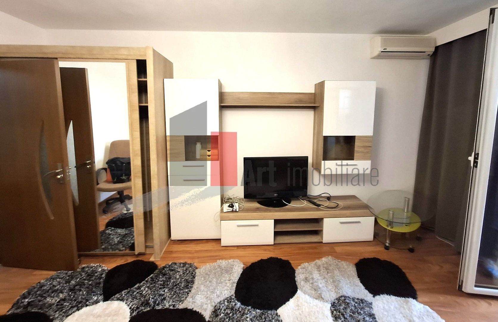 Gars. 31 mp, et 9/10, bloc reabilitat, instalații refăcute, mobilată și utilată - Poză 1