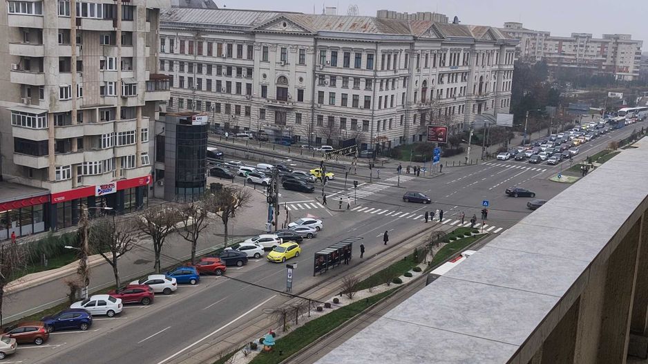 Ofer închiriere,Apartament 3 camere central - Poză 6