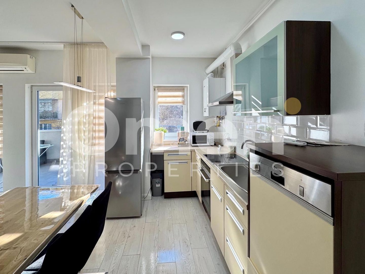 Apartament 2 camere de închiriat | zonă ultracentrală | loc de parcare inclus | - Poză 2