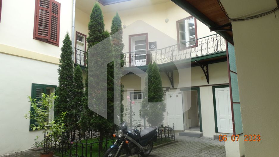 Spatiu de birouri central- str. Xenopol. 65 mp- 3 camere - Poză 1