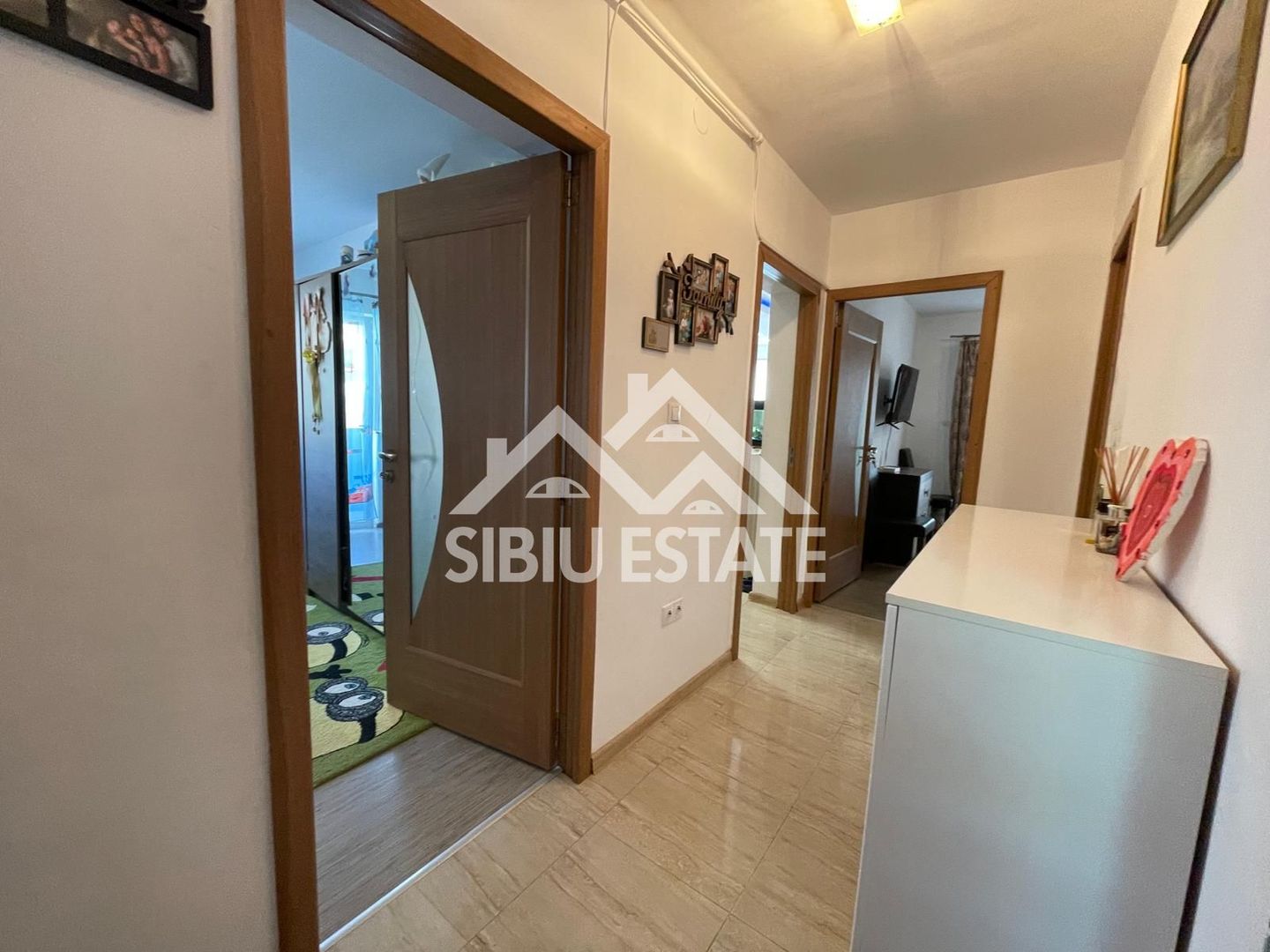 Apartament mobilat utilat 3 camere 2 balcoane–Șelimbar, Brana 123000 e - Poză 9