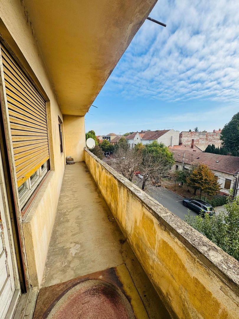 De vanzare Apartament 3 camere, Central, Piata Mica, et 3/4, Arad - Poză 12