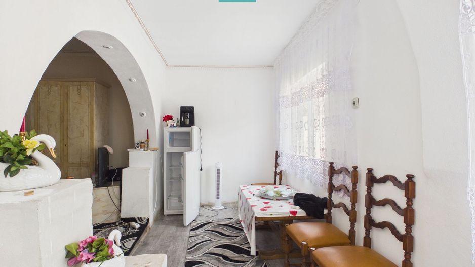 Apartament la curte comună pe strada Mărășești - Poză 1