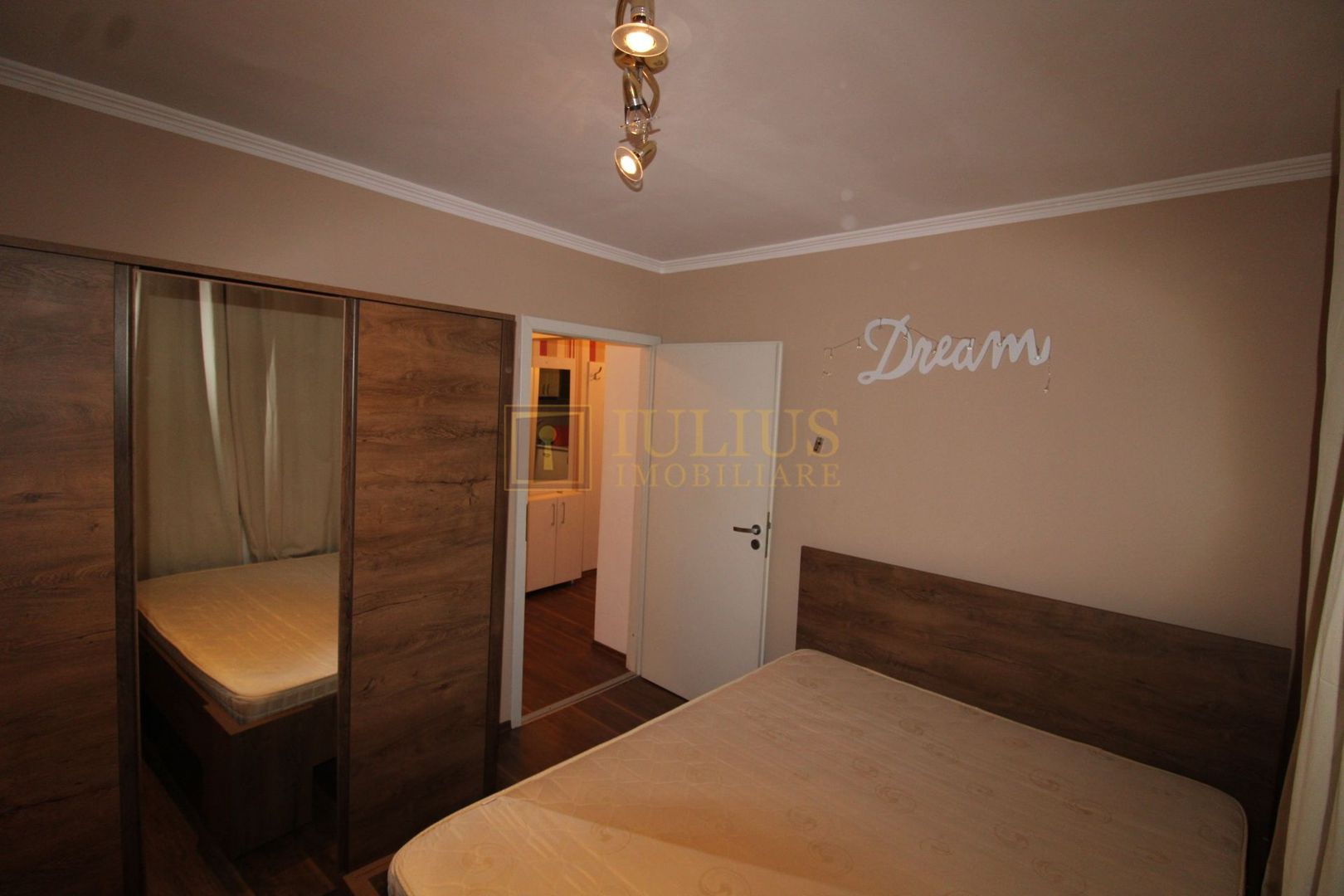 Complex, 3 camere, centrala proprie, aer condiționat. - Poză 11