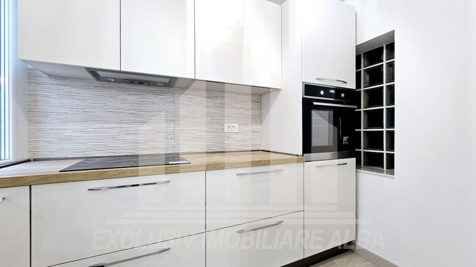 Apartament cu 3 camere decomandate, Cetate - Poză 2