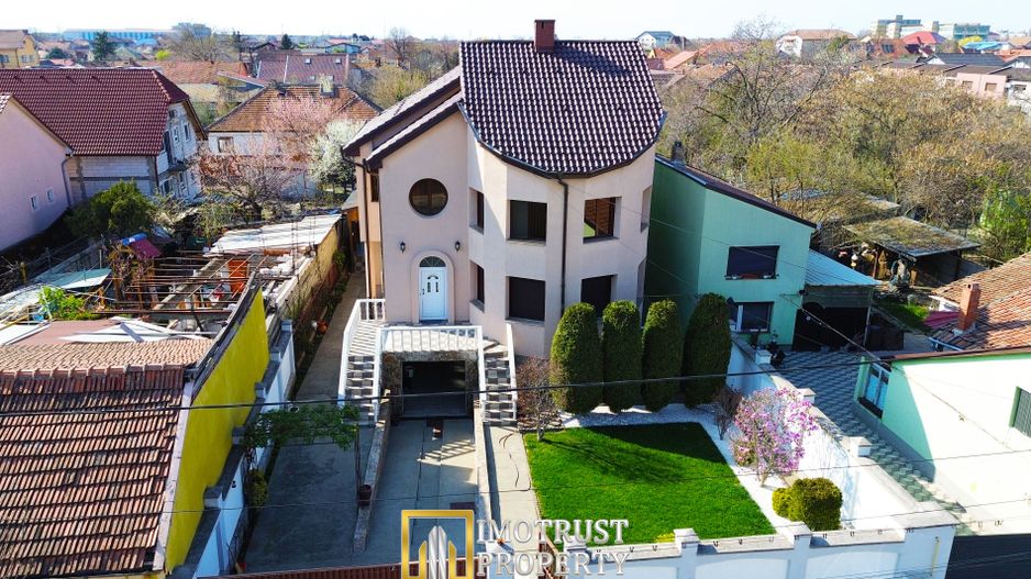 🏡 VILA DEOSEBITĂ DE VÂNZARE ÎN ARAD – ZONA CENTRALĂ - Poză 1