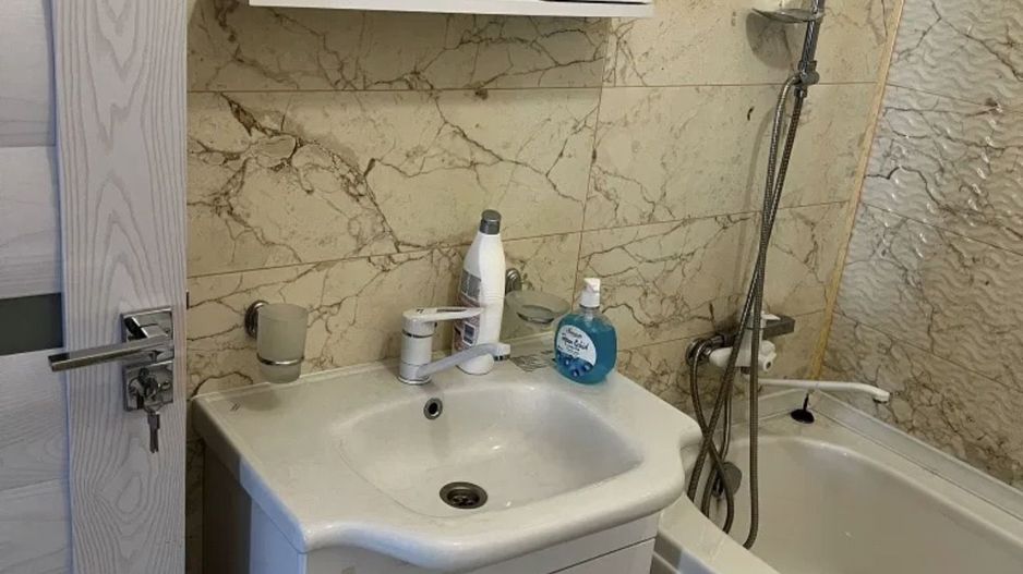 AP. 2 CAMERE- ANDRONACHE, PARCARE INCLUSA, CENTRALA, NEGOCIABIL - Poză 7