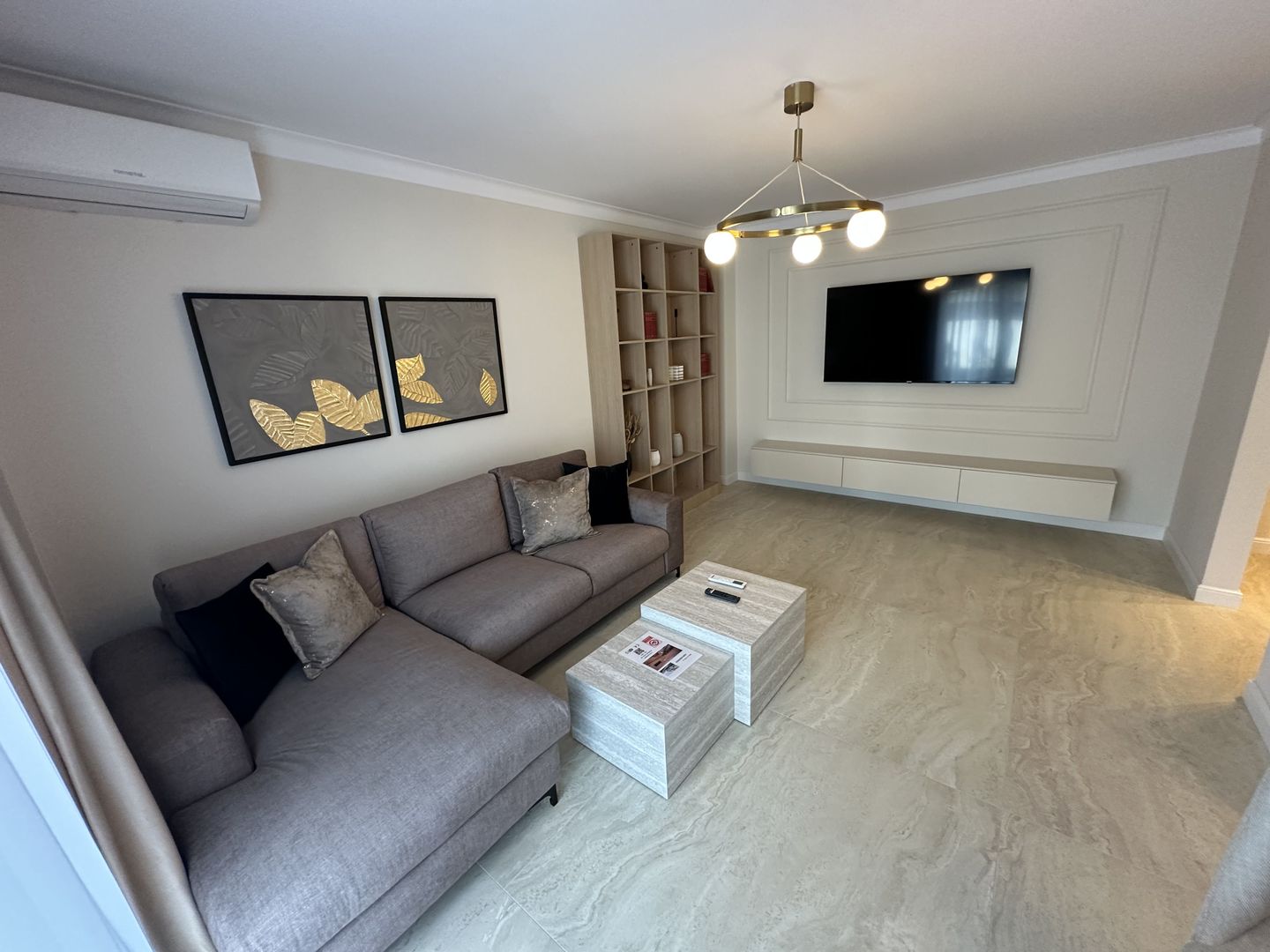 Apartment deosebit cu curte proprie si loc de parcare - Poză 3