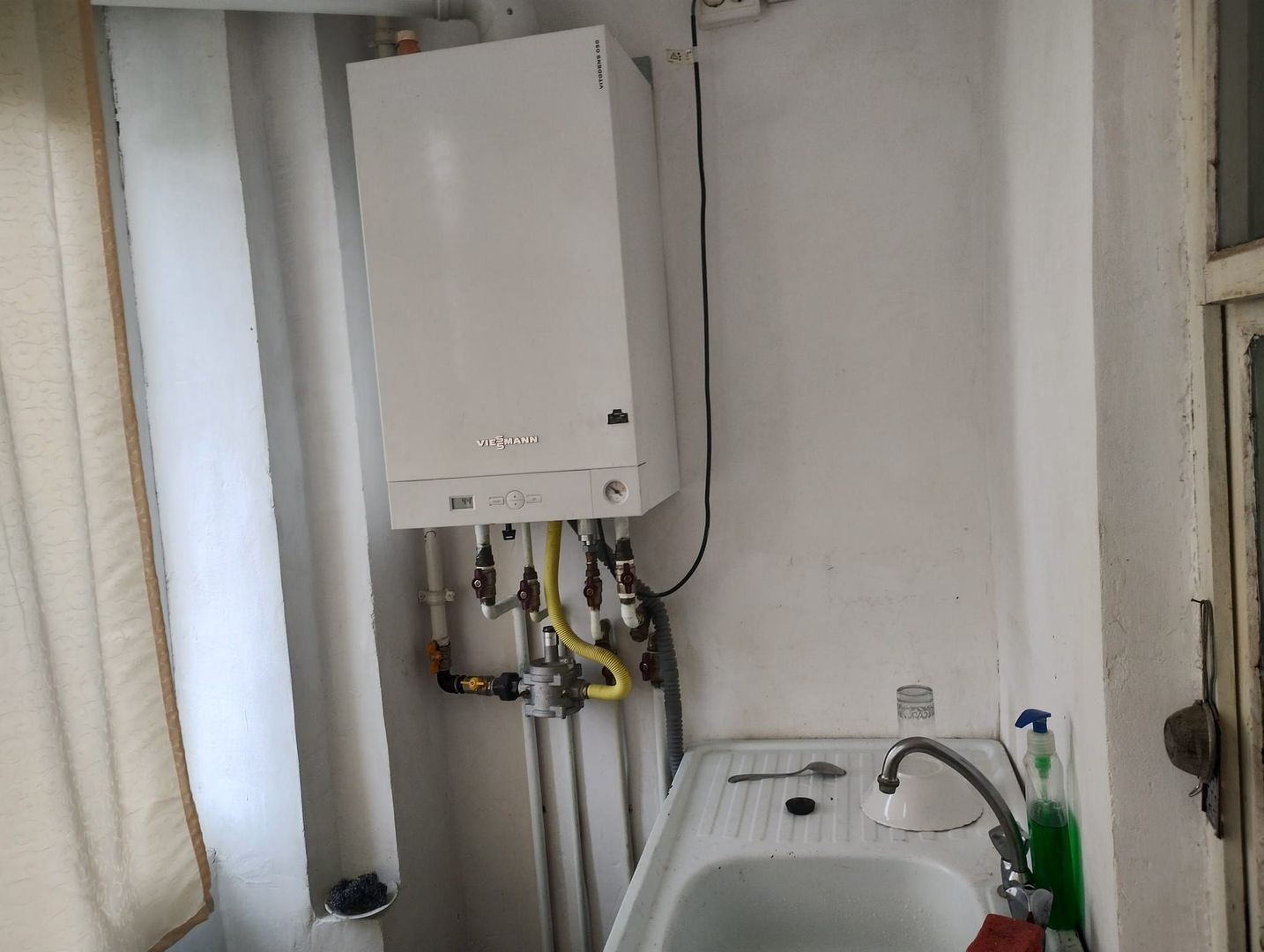vand apartament 2 camere, dec zona Splai Mihai Viteazul, incalzire pe - Poză 2