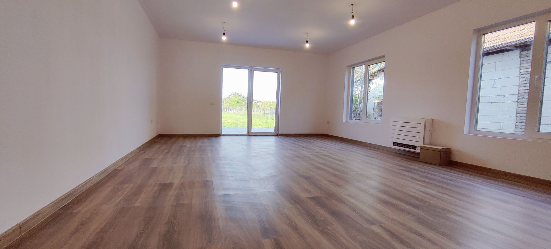 DUPLEX CERNETEAZ  140 MP UTILI + TEREN 570 MP - Poză 1